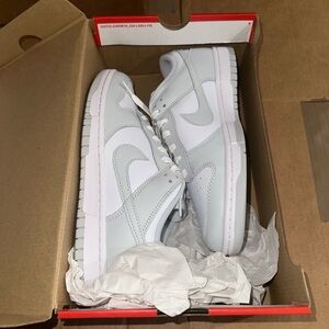 Women’s Nike Dunk Low Photon Dust size 9w